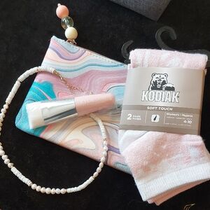 Lot Kylie Jenner Makeup Brush Ipsy Bag Genuine Pearl Puka Necklace Socks